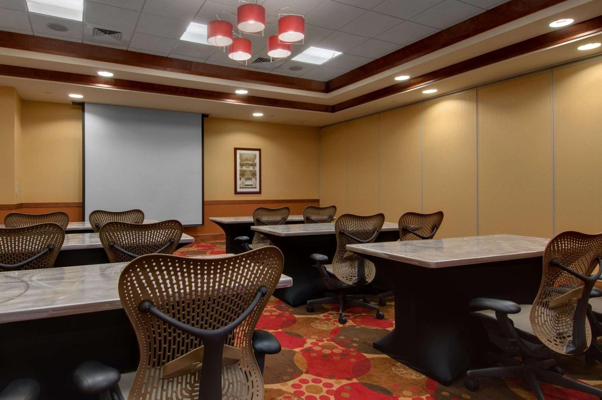 Hilton Garden Inn Milwaukee Airport İş olanakları fotoğraf
