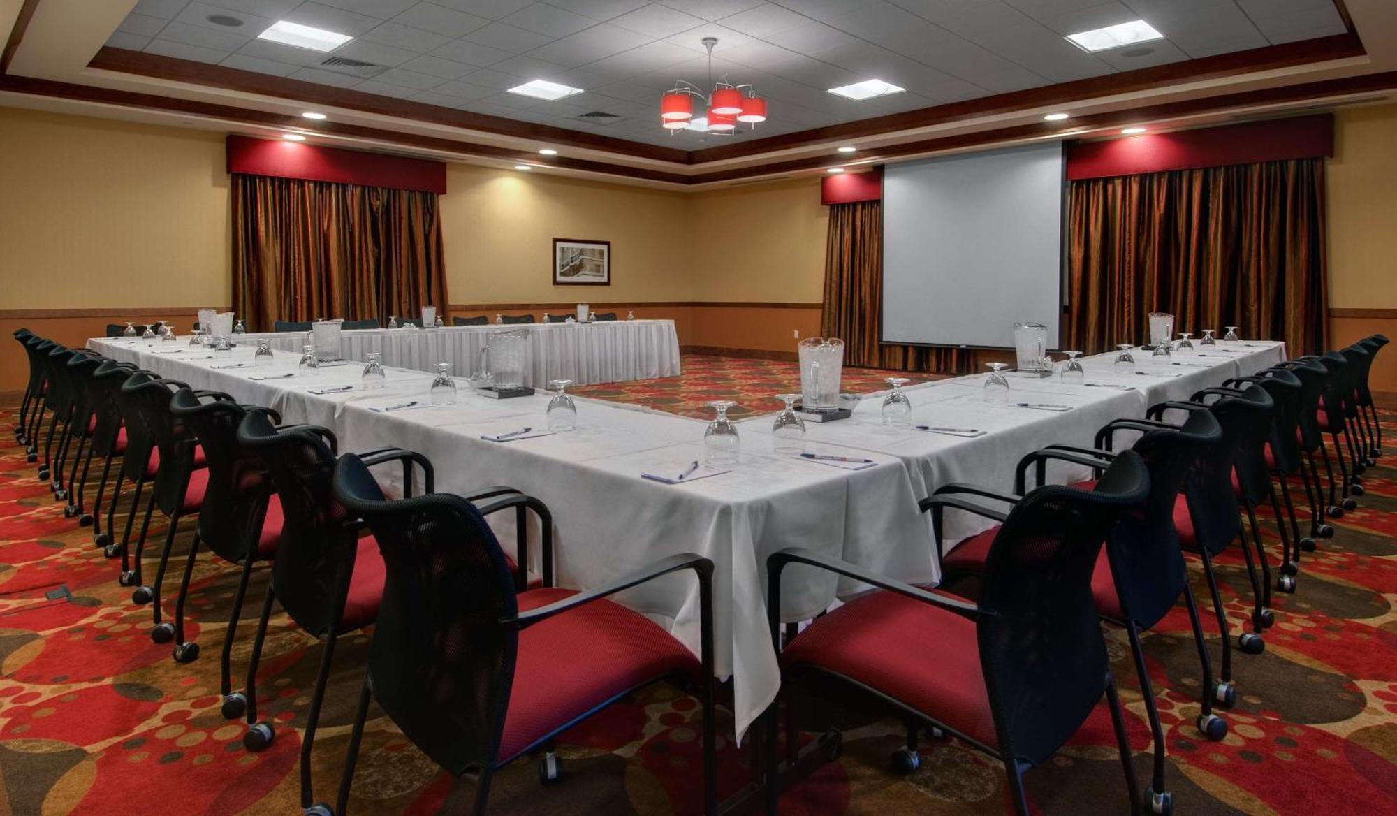 Hilton Garden Inn Milwaukee Airport İş olanakları fotoğraf